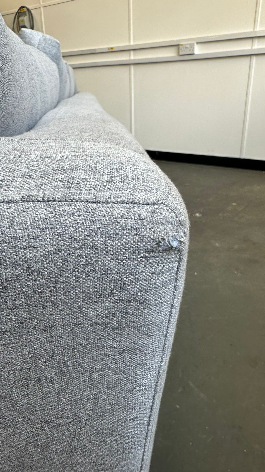 4 Seater Sofa Grey Linen Fabric - W 265 cm x D 95 cm x H 85 cm