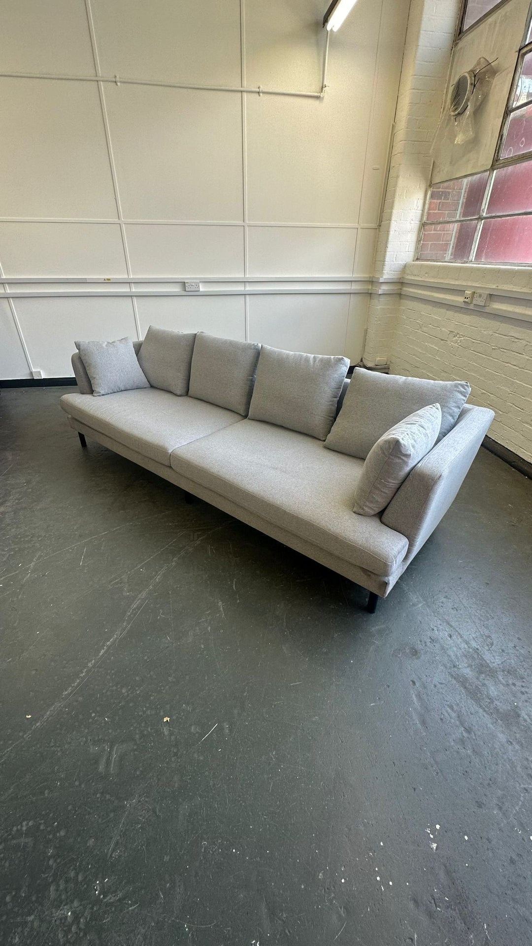 4 Seater Sofa Grey Linen Fabric - W 265 cm x D 95 cm x H 85 cm