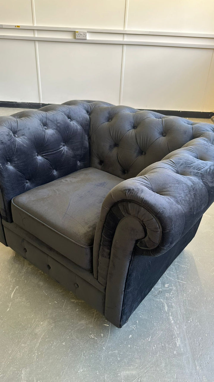 Armchair Black Velvet - W 110 cm x D 83 cm x H 74 cm