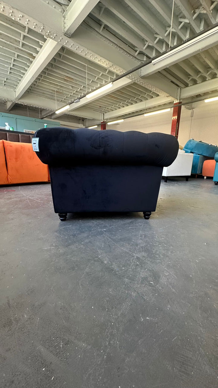 Armchair Black Velvet - W 110 cm x D 83 cm x H 74 cm