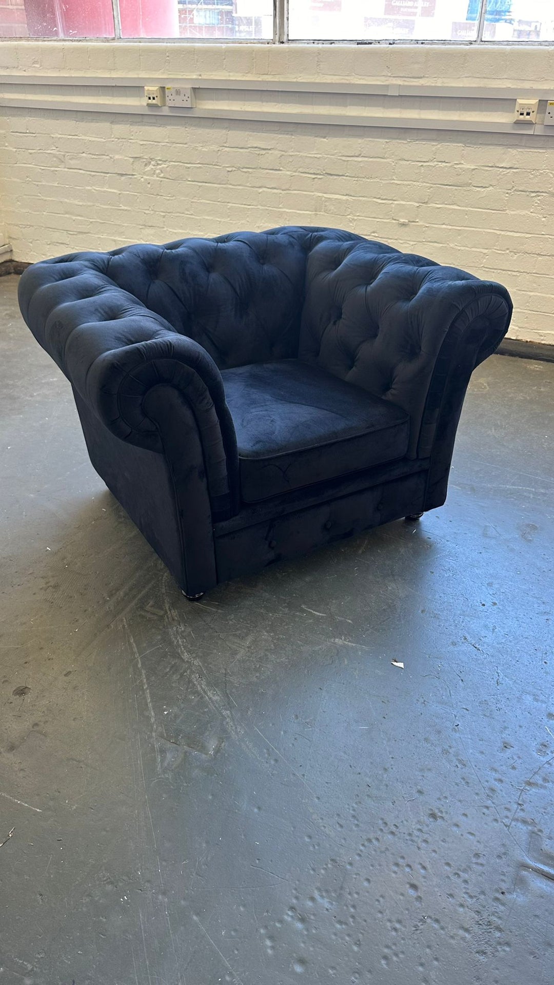 Armchair Black Velvet - W 110 cm x D 83 cm x H 74 cm