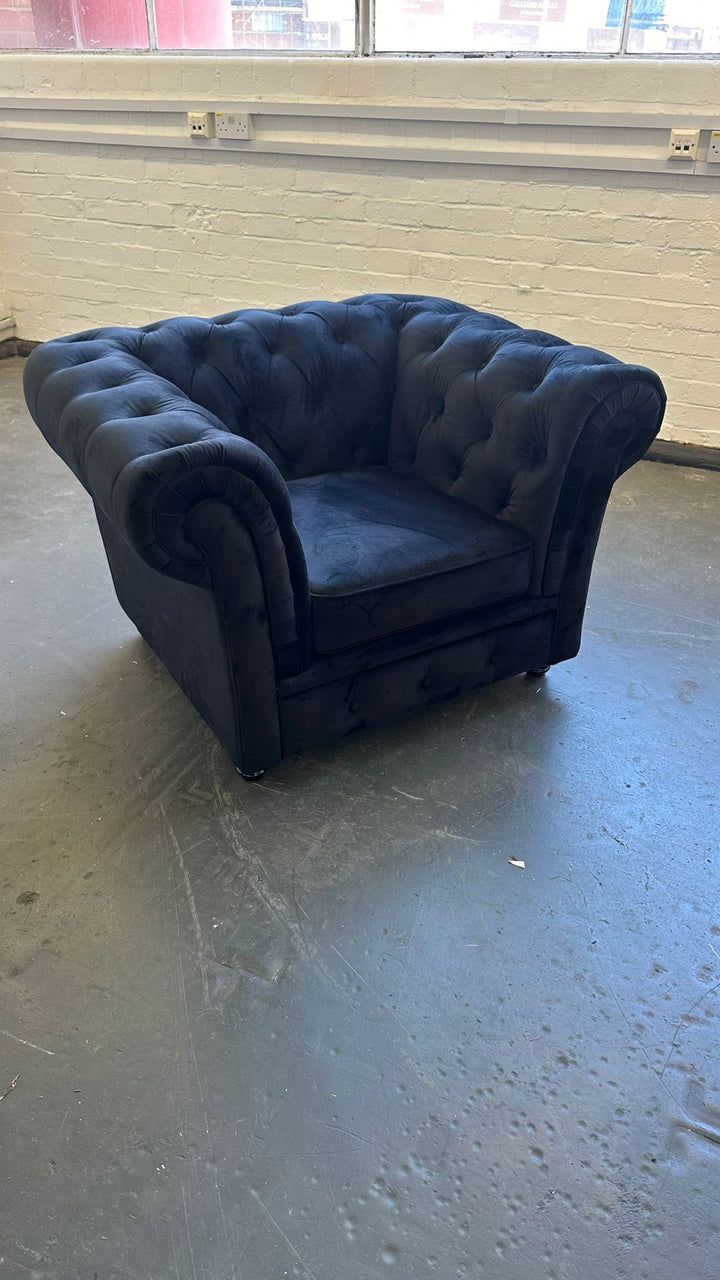 Armchair Black Velvet - W 110 cm x D 83 cm x H 74 cm